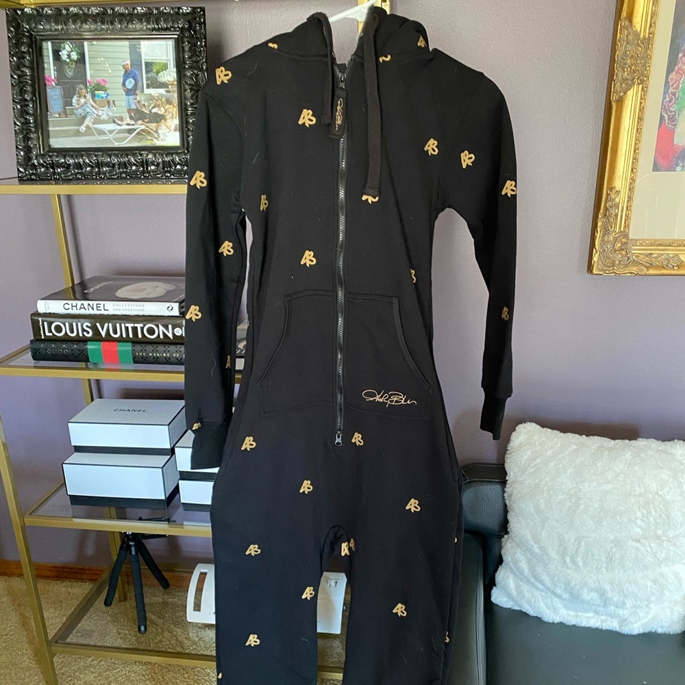 Uni Chillwear XXS, signed by Ashley